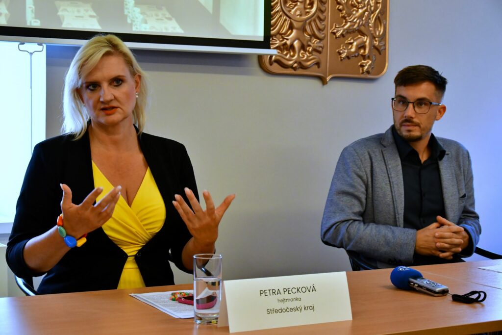 Hejtmanka Petra Pecková s ředitelem SCCR Jakubem Kulhánkem na tiskové konferenci k otevření infocentra(Foto: Petr M. Ulrych)